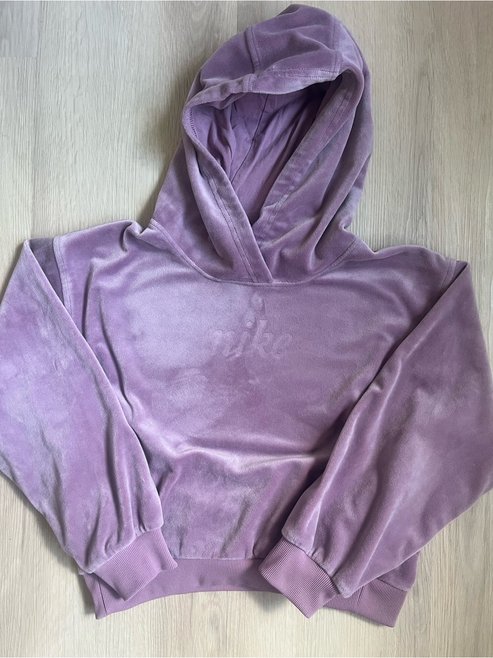 Nike Sportswear Girls Velour Pullover in Soft Plum - Picture 2 of 6